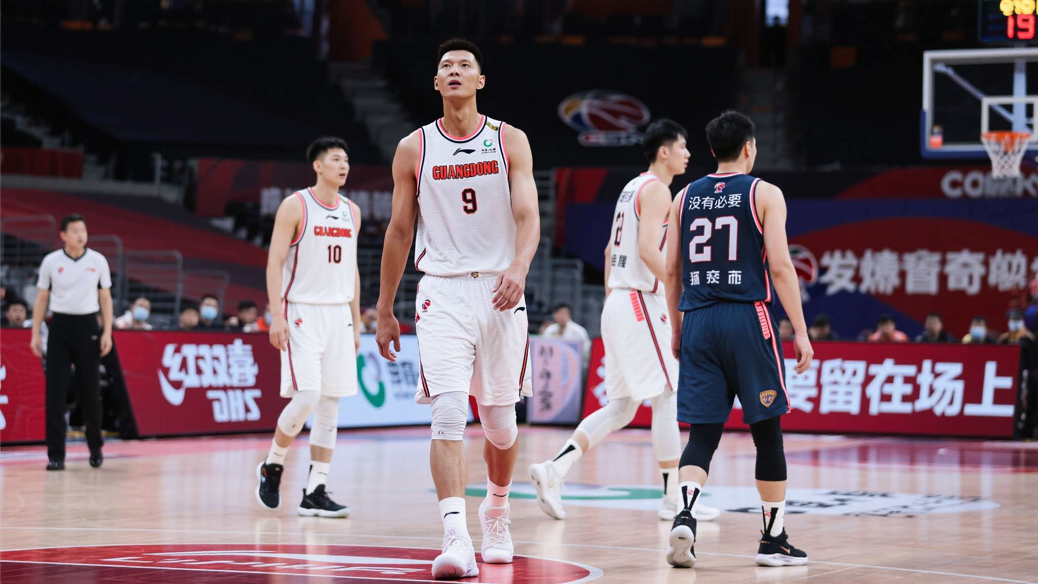领先20分还输球!CBA名记怒批广东队1人:没有必要留在场上了 领先20分还输球!CBA名记怒批广东队1人:没有必要留在场上了